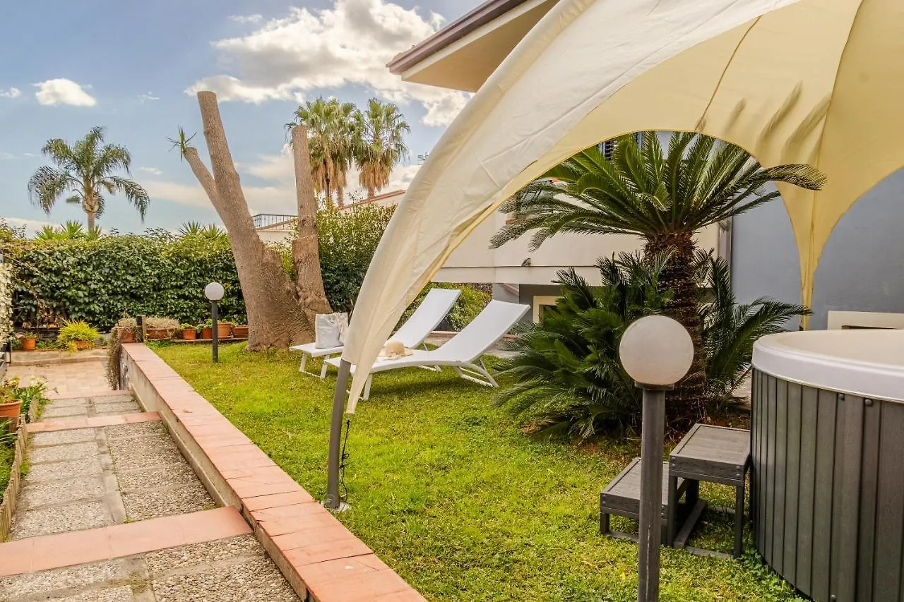 הקונטקטים של Villa Trea